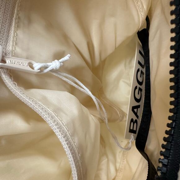 Baggu Medium nylon crescent bag in Embroidered Shells crossbody adjustable NWT - Picture 11 of 16